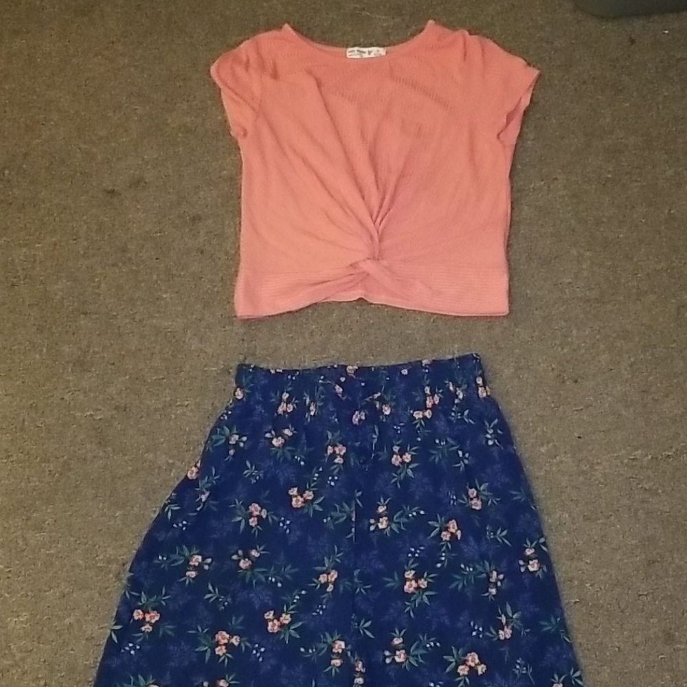 Girls 2 piece outfit.